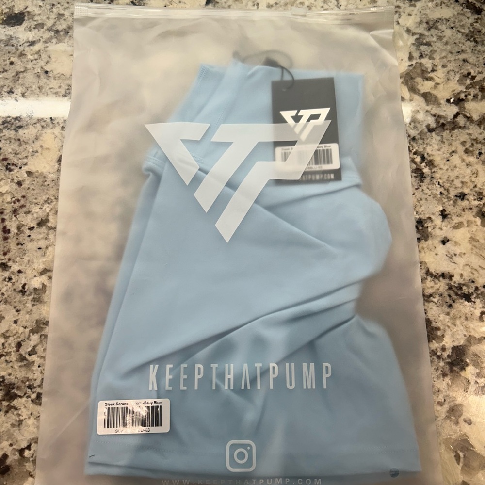 BRAND NEW KEEP THAT PUMP SET!!! comes with long sleeve shirt & scrunch shorts.